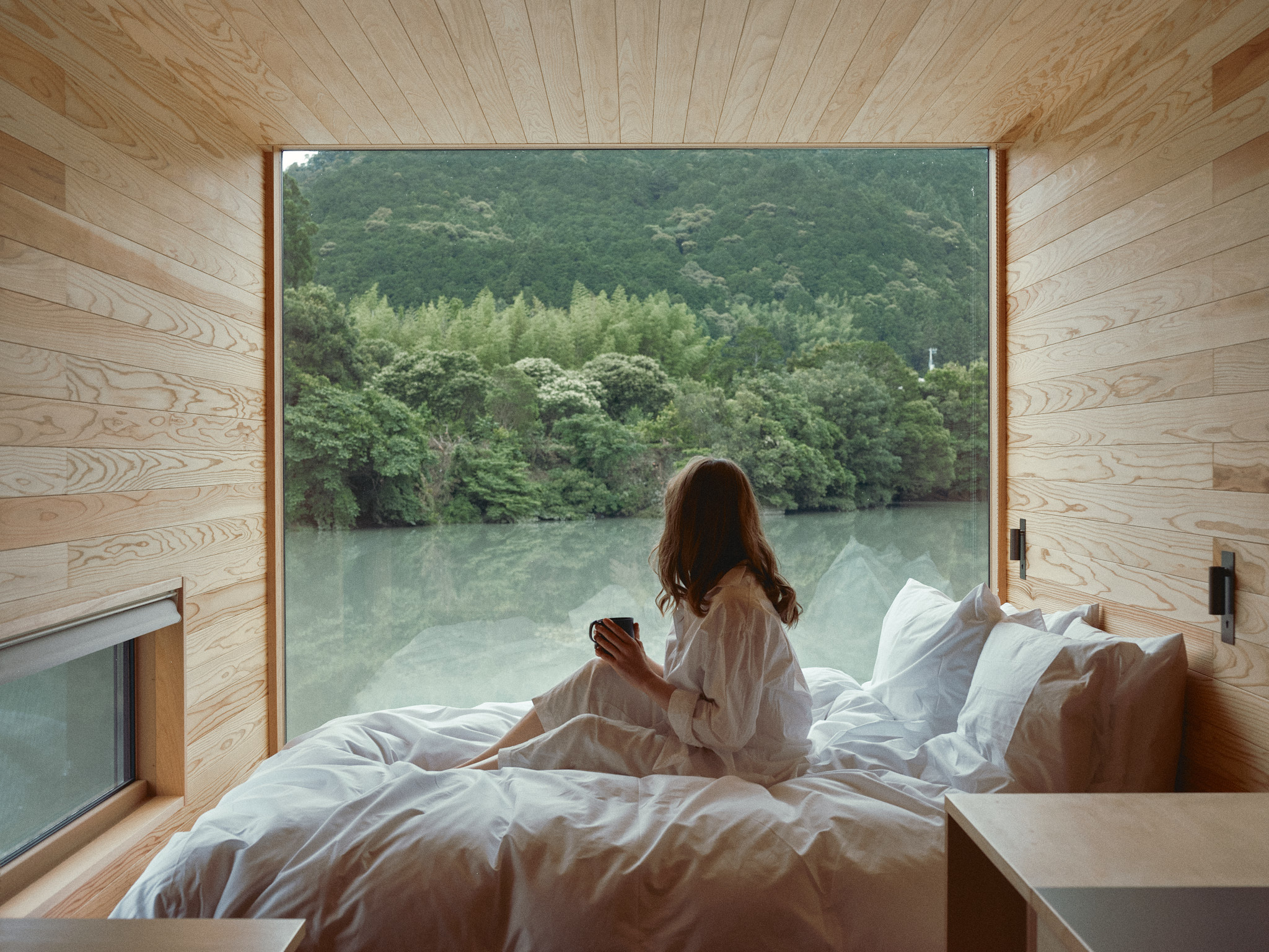 BASE-V20美しい木目デザインと迫力の重低音。お部屋が特別なシアター